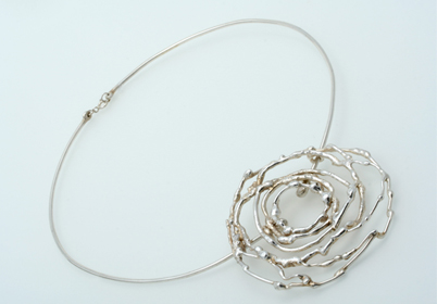 Knotted pendant neckpiece